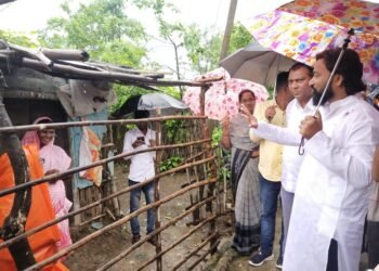 राष्ट्रवादी काँग्रेस पार्टीचे प्रदेश सरचिटणीस अतुल वांदिले यांनी बोपापुर येथील पूरग्रस्त भागाची केली पाहणी.