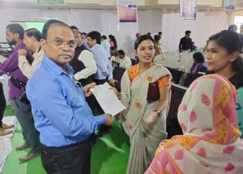 विद्युत महावितरण मंडळाने एका कर पावती वर दोन विद्युत कनेशन द्यावे. निवेदना द्वारा मागणी.