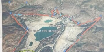 अल्ट्राटेकने रस्ता केला गिळंकृत, नाल्याच्या काठावरून रस्ता करण्यात घाट ?