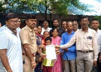 रुपेश थोरातच्या अपघाती निधनाचा त्वरीत तपास करा !बसपाची व थोरात परीवाराची वाडी पोलीसांना निवेदन देत मागणी!!