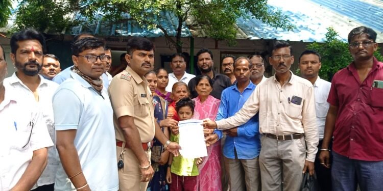 रुपेश थोरातच्या अपघाती निधनाचा त्वरीत तपास करा !बसपाची व थोरात परीवाराची वाडी पोलीसांना निवेदन देत मागणी!!