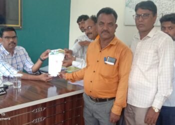 भिवापूर उमरेड कुही तालुक्यातील शेतकऱ्यांना ओला दुष्काळ जाहीर करून शेतकऱ्यांना मदतीची मागणी वंचित बहुजन आगडीतर्फे SDO यांना निवेदन.