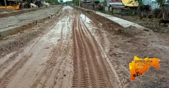 रस्त्यात गड्डे आहे की, गड्ड्यात रस्त्ये आहे?   किमाण खड्डे तरी बुजवा हो…! प्रवास्यांची आर्त हाक.