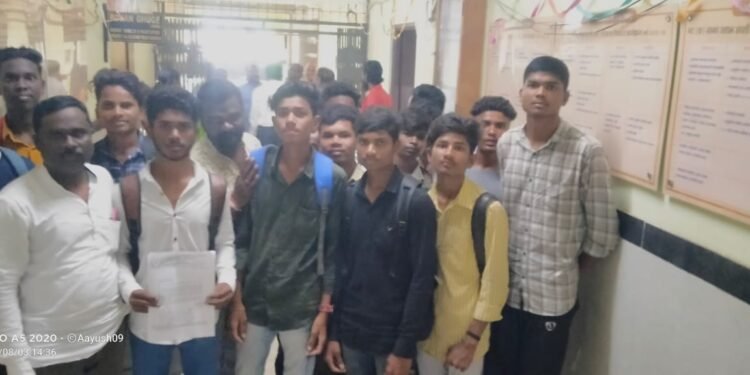 राजुरा येथील आदिवासी मुला मुलींचे वसतिगृह अजुन ही सुरू नाही, शेकडो विद्यार्थी शिक्षणापासून वंचित.