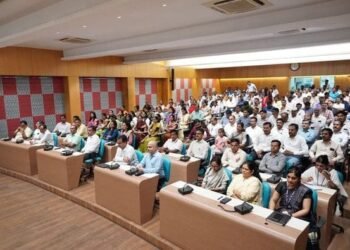 शासकीय कामकाजात काळानुरूप बदल आवश्यक; अद्यायावत तंत्रज्ञानाचा अवलंब करून प्रशासकीय कामकाजास गती द्यावी- विभागीय आयुक्त राधाकृष्ण गमे