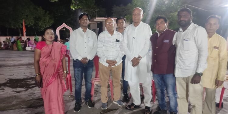 चंदनसिंह चंदेल ओर हरीश शर्मा शुभ करकमलो से श्री. साईबाबा मंदिरमे “महाप्रसाद” का शुभारंम.