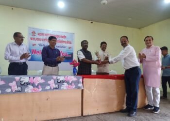 चोपडा महाविद्यालयात विविध गुणदर्शनाचा कार्यक्रम संपन्न.