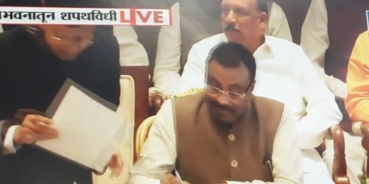 सुधीर मुनगंटीवार यांनी घेतली कॅबिनेट मंत्री पदाची शपथ