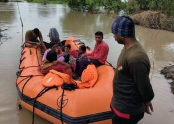 कान्होलीला यशोदाच्या पुराचा वेढा, ४० पैकी १५ कुटुंबांना केले रेस्कू, २५ व्यक्तींची चमू बचाव कार्य.