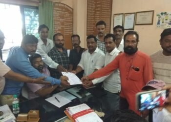 पि.ओ.पी पासून बनविण्यात येणाऱ्या गणेश मुर्त्यानांवर बंदी घालावी, वणा नदी संवर्धन समितीच्या वतीने एसडीओ ला निवेदन.