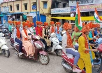 बल्लारपूर येथे मोपेड रैलीद्वारे हर घर झेंडा अभियान बाबत जनजागृती.