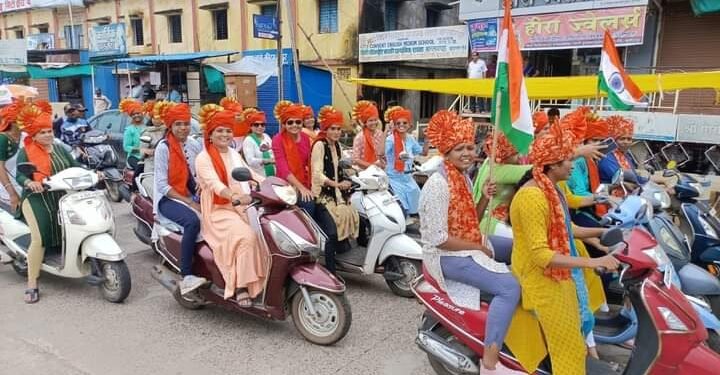 बल्लारपूर येथे मोपेड रैलीद्वारे हर घर झेंडा अभियान बाबत जनजागृती.