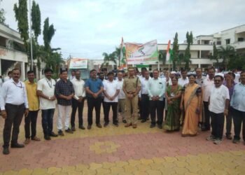 75 वे स्वातंत्र्याच्या अमृत महोत्सव निमित्त चोपड्यात प्रभात फेरीचे आयोजन.