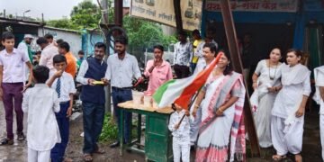 हिंगणघाट: स्वातंत्र्यदिना  निमित्य शालेय विद्यार्थ्यांना बुक, पेन्सिल, मिठाईचे वाटप करण्यात आले.