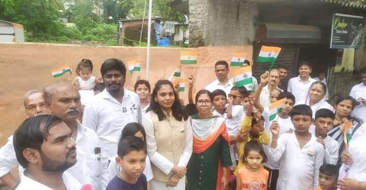 मुलुंड येथे भारतीय संविधान उद्देशिकाचे सार्वत्रिक वाचन करून स्वातंत्र दिन साजरा.