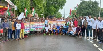 सावनेर येथे हर घर तिरंगा अभियान जनजागृती रॅली काढून स्वातंत्र्याचा अमृत महोत्सव सादरा.