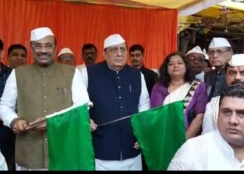 चंद्रपूर मध्ये काँग्रेस फुटण्याच्या मार्गावर, चंद्रपुरात तिरंगा यात्रेत काँग्रेसचा एक गट आणि भाजप एकच व्यासपीठावर.