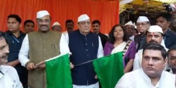 चंद्रपूर मध्ये काँग्रेस फुटण्याच्या मार्गावर, चंद्रपुरात तिरंगा यात्रेत काँग्रेसचा एक गट आणि भाजप एकच व्यासपीठावर.