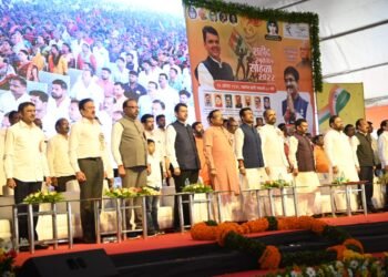 शहीद क्रांतीदिनानिमित्त हुतात्म्यांना अभिवाद, चिमूरच्या विकास आराखड्याला त्वरित मंजुरी देणार- उपमुख्यमंत्री देवेंद्र फडणवीस