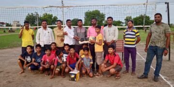 सप्तरंग क्रीडा मंडळ व बहुउद्देशीय संस्था धापेवाडा यांच्या वतीने श्री हॉली बॉल क्रीडा मंडळ घोराड यांना क्रिडा साहित्याचे वितरण.