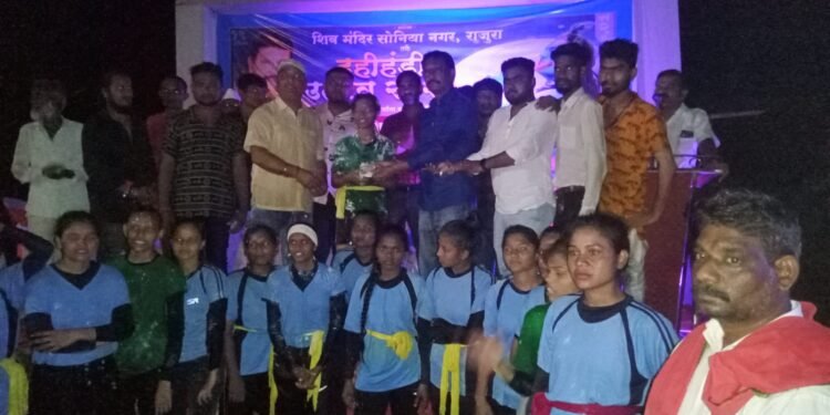 गोकुळाष्टमी निमित्य राजुरा येथे सोनिया नगर वार्ड येथील नागरिकाचा वतीने दहीहंडी उत्सव साजरा.