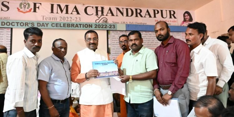 संतनगरी श्रीक्षेत्र धाबा संत परमहंस कोंडय्या महाराज संस्थान (100 बेडचे) भक्तनिवासाकरीता वने, सांस्कृतिक व मस्त्यव्यवसाय मंत्री सूधीरभाऊ मुनगंटीवार यांनी 14 करोड रू.चे प्रस्ताव मंजूरीसाठी संबधीत विभागाकडे मंत्रालयात पाठविण्याचे आदेश.