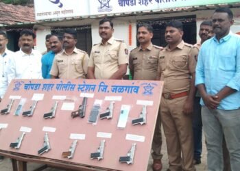 चोपडा शहर पोलीसांची धडाकेबाज कारवाई, 12 गावठी बनावटीचे पिस्टल व 5 जिवंत काडतुसांसह जवळपास 2,77000 रुपयेचा मुद्देमालासह दोन आरोपी अटक