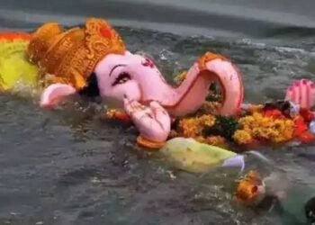 नाशिक : प्लास्टर ऑफ पॅरिसच्या गणेशमूर्तींचे नदीपात्रात विसर्जन करण्यास प्रतिबंध.