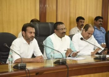 चंद्रपूर येथील विमानतळाच्या कामाची गती वाढवावी वनमंत्री सुधीर मुनगंटीवार.