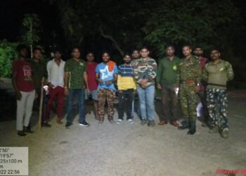 नागरिकात दहशत माजवणाऱ्या बिबट्याला वन विभागाने केले जेरबंद.