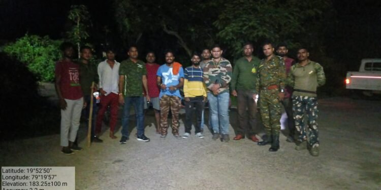 नागरिकात दहशत माजवणाऱ्या बिबट्याला वन विभागाने केले जेरबंद.