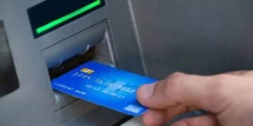 नाशिक येथे क्राईमचा चढता आलेख, बँकचे एटीएम फोडण्यासाठी आलेल्या चोरट्यांनी केला वृद्धावर हमला.