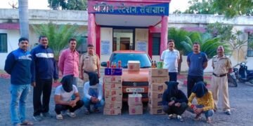 अवैध दारूची तस्करी करणाऱ्या चार तरुण व एक महिलेला सेवाग्राम पोलिसांनी ठोकल्या बेळ्या.