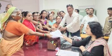 हिंगणघाट पुरपीडित कुटुंब अजूनही मदत पासून वंचित, राष्ट्रवादी काँग्रेस पक्षाच्या वतीने उपविभागीय अधिकारी यांना निवेदन