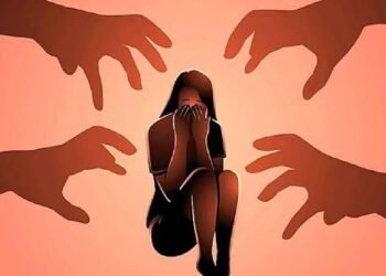 दिल्लीला जाताना महाराष्ट्रातील महिलेवर राजस्थान मधील रेल्वे स्टेशनवर सामूहिक बलात्कार.