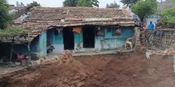 एका क्षणात चंद्रपुर जिल्हात एक घर 70 फुट जमिनीत उभं गाडलं गेलं, त्याच क्षणात परिवारच सर्व संपल.