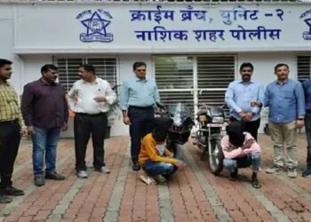 नाशिक दोन दुचाकी चोरट्यांना पोलिसांनी केलं जेरबंद, चोरीच्या दोन दुचाकी हस्तगत.