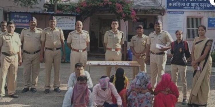 बनावट सोने विकण्याचा टोळीला चाकूर पोलिसांनी केला पर्दाफास, 6 आरोपी अटक.