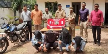 नाशिक शहरात दोन घटनेत सापळा रचत चार संशयितांना जेरबंद करत त्यांच्याकडून गावठी कट्ट्यासह धारदार हत्यारे हस्तगत.