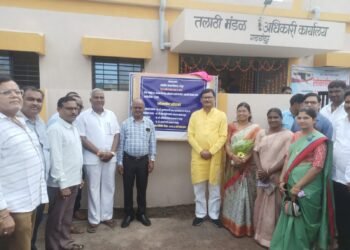गडचांदूर येथे प्रसूती कक्ष, तलाठी व मंडळ अधिकारी कार्यालयाचे लोकार्पण.