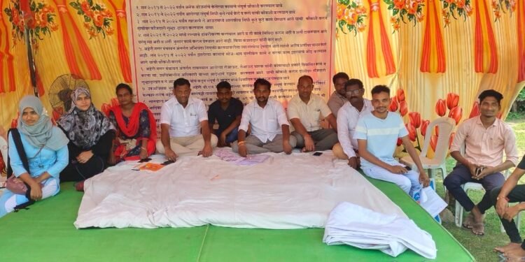 अहेरी नगरपंचायत अंतर्गत झालेल्या कामांची चौकशी करून गुन्हा दाखल करा, अहेरी येथे आमरण उपोषणाला सुरुवात.