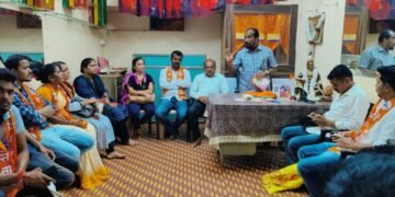 गोंडवाना विद्यापीठ सिनेट निवडणुक, शिवसेना जिल्हा प्रमुख रियाज शेख यांच्या अध्यक्षतेखाली शिवसेना जनसंपर्क कार्यालय एटापल्ली येथे आढावा बैठक.