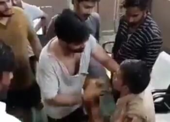 10 ते 12 लोकांनी पोलिस स्टेशन मध्ये घुसून पोलिस हेड कॉंस्टेंबलला मारहाण.