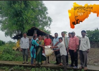 अतिवृष्टमूळे घराची भिंत पडलेल्या निराधाराला भाजपा यूवक पदाधिकाऱ्यांकडून आधार