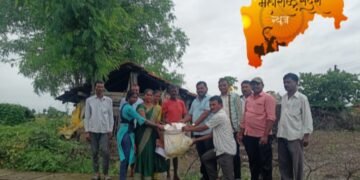 अतिवृष्टमूळे घराची भिंत पडलेल्या निराधाराला भाजपा यूवक पदाधिकाऱ्यांकडून आधार