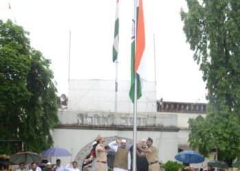 अमृत महोत्सवी वर्षात सर्वांनी विकासाचा संकल्प करावा. वने, सांस्कृतिक कार्य व मत्‍स्‍य व्‍यवसाय मंत्री सुधीर मुनगंटीवार