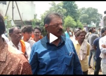 हिंगणघाट नगर पालिका कर्मचाऱ्यावर पोलिसांन समोर हल्ला, अगदी सणाच्या वेळी नगर पालिका प्रशासनाला अतिक्रमण हटाव मोहिम भोवली.