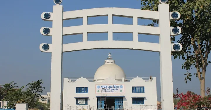 हिंगणघाट शहरातील बुद्ध विहाराच्या प्रांगणात काही गांव गुंड मुलांनी मारपीट करत घातला धुमाकुळ.