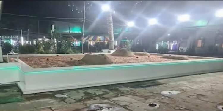 मुंबईतील 1993 च्या बॉम्बस्फोटात शेकडो लोकांची हत्या करणाऱ्या आतंकवाद्याची कबर जेव्हा संगमरवरी आणि लायटिंग लाऊन सजवली जाते?