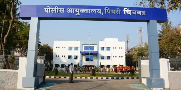 पोलीस ठाणे हद्दीतील हरवलेल्या बेपत्ता असलेल्या एकूण ४६४ व्यक्तींचा एक वर्षेच्या आत शोध लावून त्यांना सुखरुप कुटुंबियांच्या दिले ताब्यात .